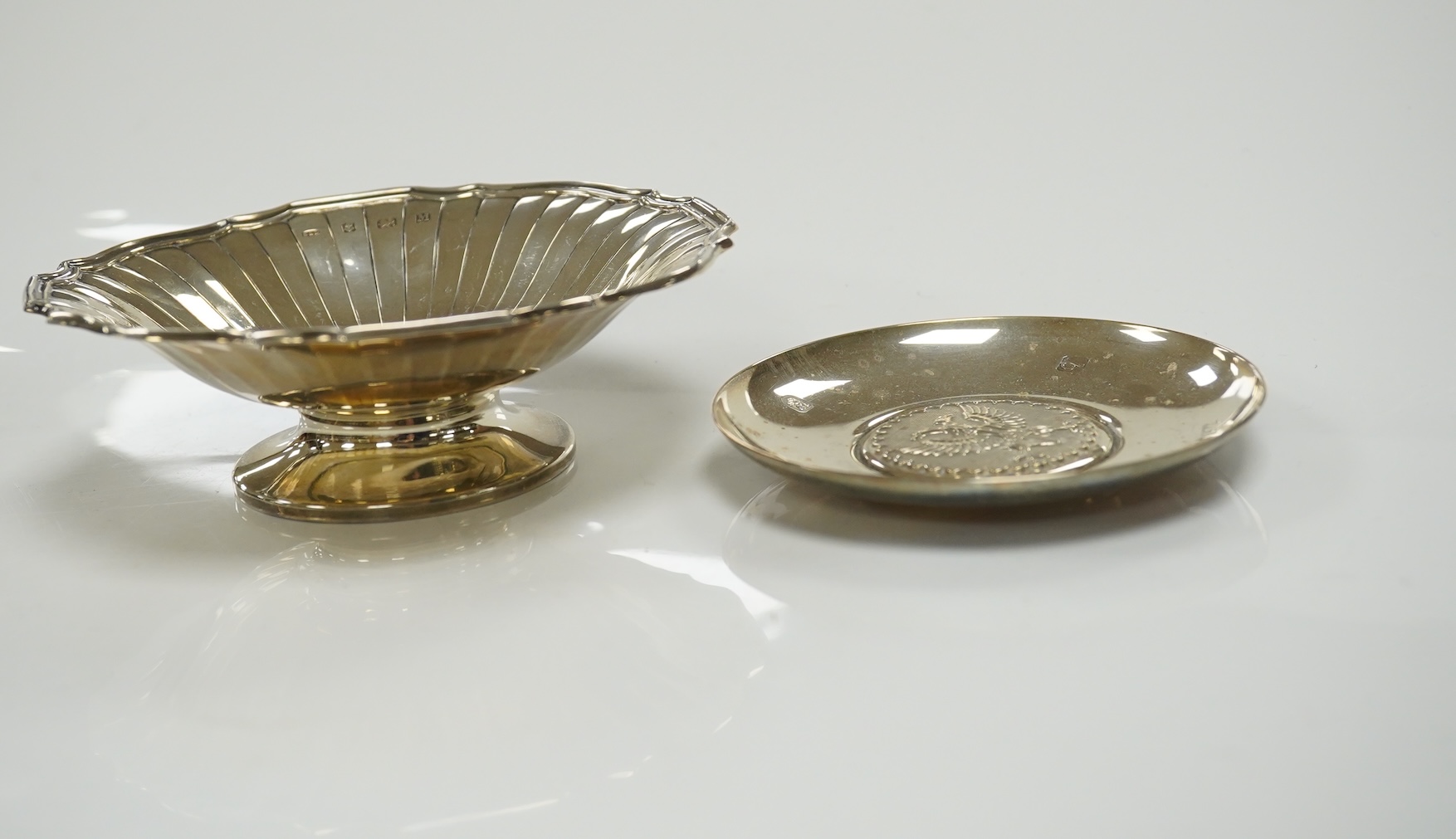 A pair of 1970's Brittania standard silver Prussian eagle inset commemorative trinket dishes, 96mm and an earlier pair of fluted pedestal bonbon dishes. Condition - fair